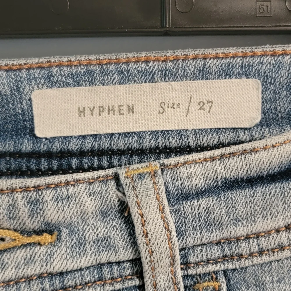 27 Anthropologie Pilcro Mid Rise Denim  Light Wash Distressed Jean Shorts Boho - Picture 6 of 8